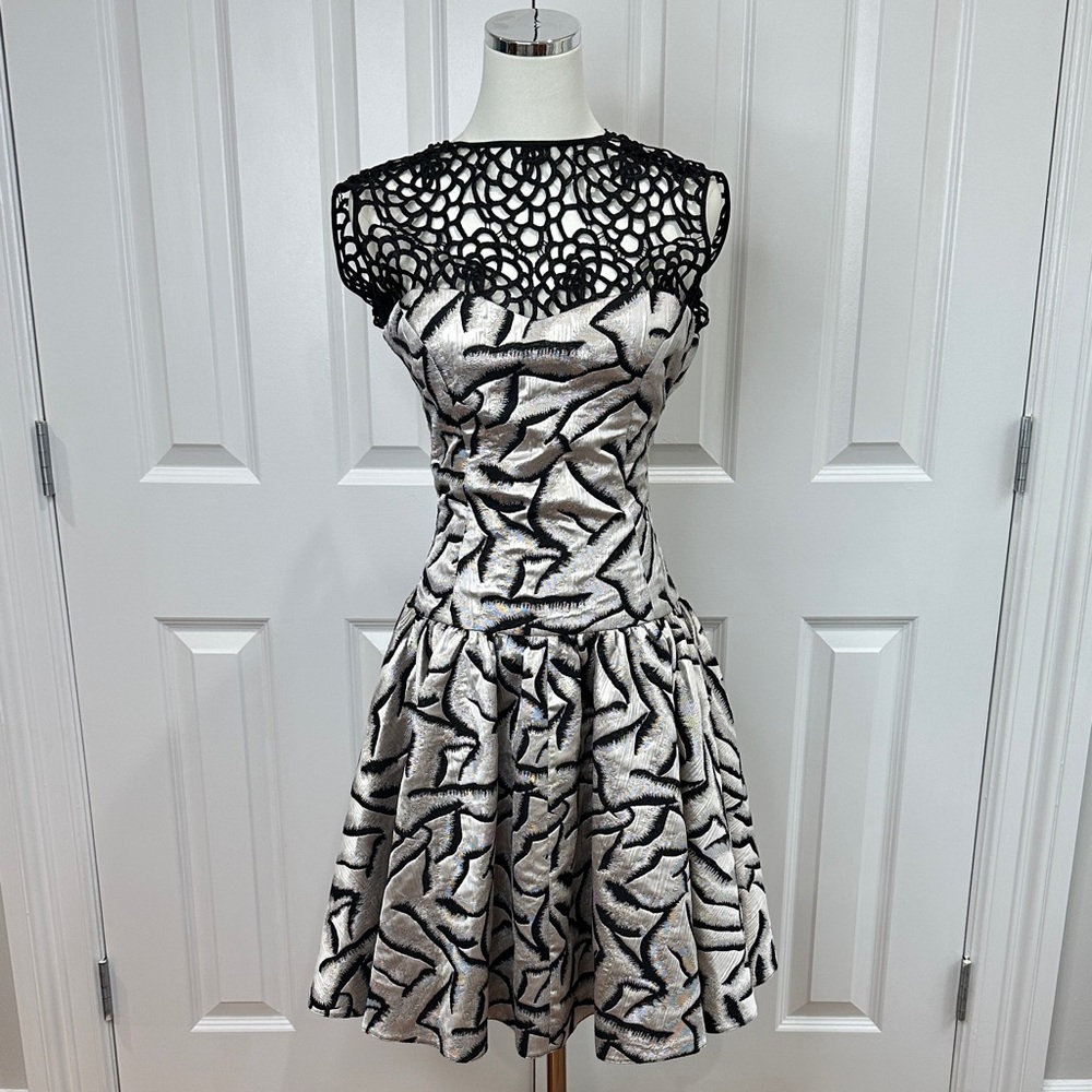 Pamella Roland Silver Black Drop Waist Peplum Wedding Guest Formal Dress Size 10